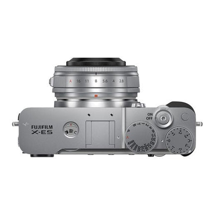 FUJIFILM X-E5 silber + XF 2,8/23mm R WR